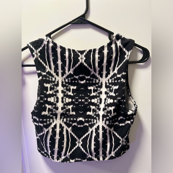 Express black & white crop top size small - Picture 2 of 3